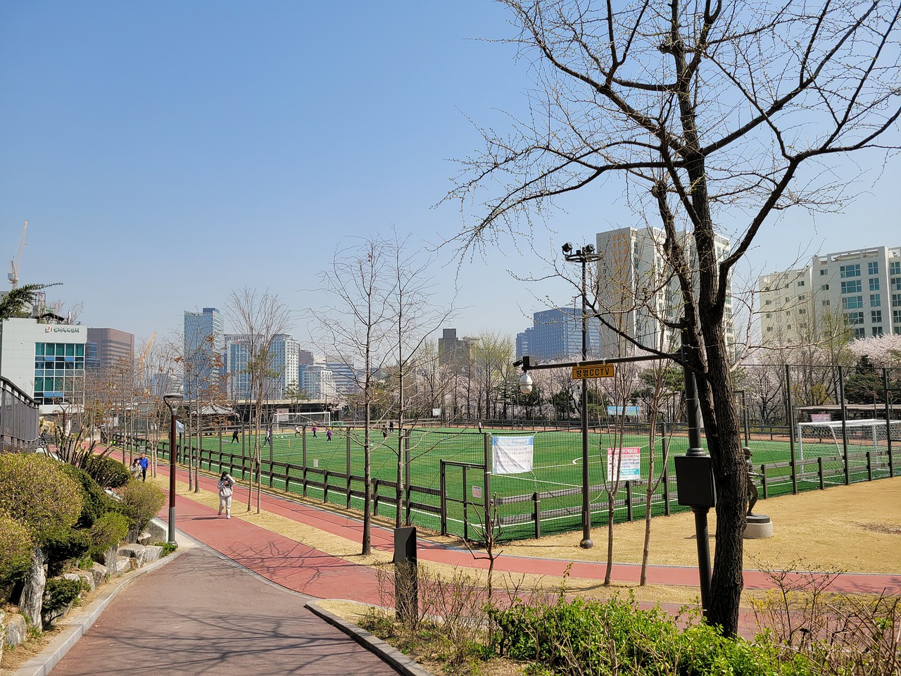 用他的表现 用他的表现